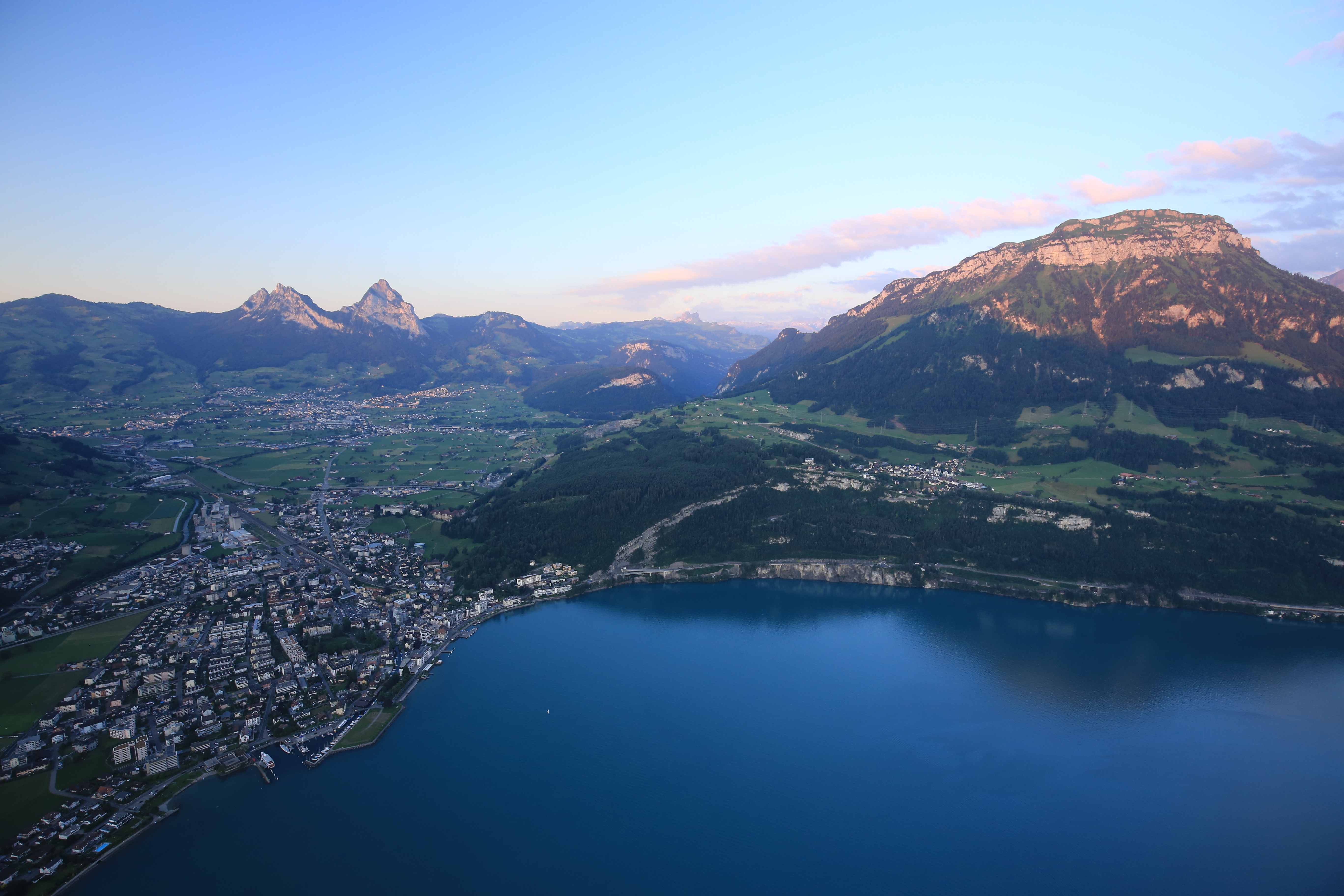 https://146866766.fs1.hubspotusercontent-eu1.net/hubfs/146866766/2019-07-05_Brunnen%2c_Schwyz_2173.jpg